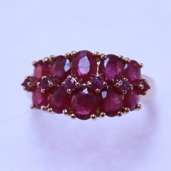 Кольцо из красного золота с рубинами